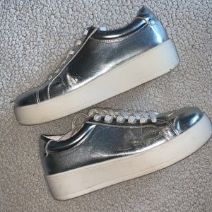 STEVEN by Steve Madden Haris Silver Platform Sneakers — 9 (fits like an 8/8.5)